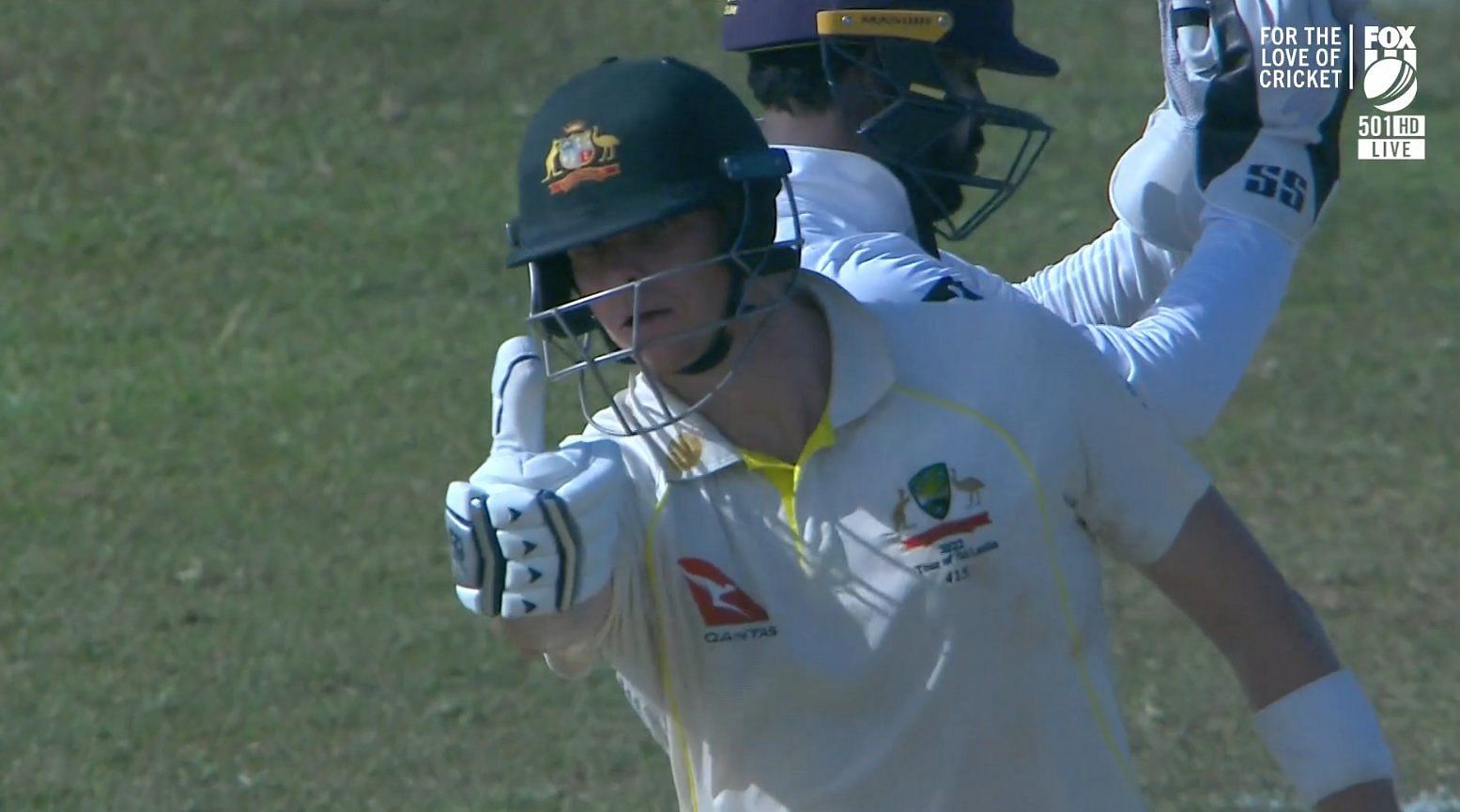 Steve Smith acknowledging Ramesh Mendis' efforts with a thumbs-up